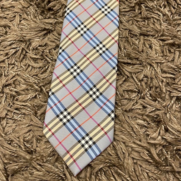 Burberry Other - Burberry 100% silk tie